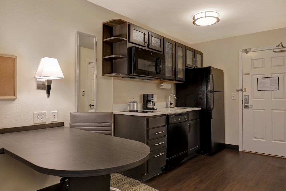 Candlewood Suites Indianapolis - South 63/77