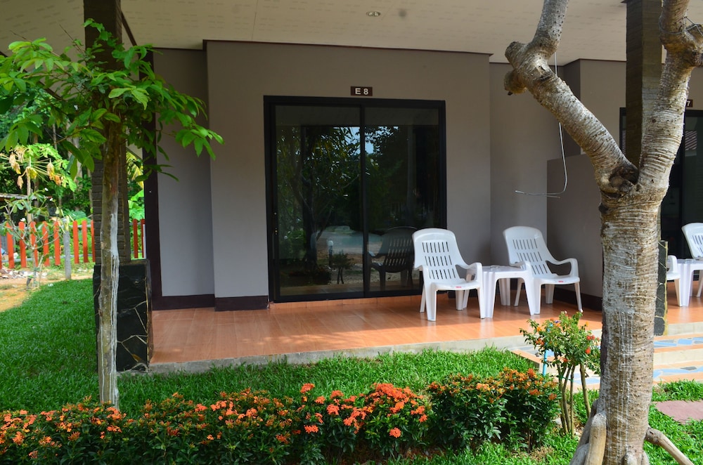 Lanta Nice Beach Resort 2/69