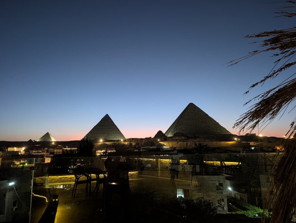 3 Pyramids View Inn 2/47