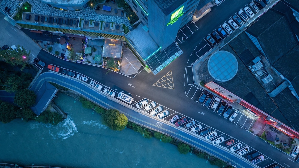 Holiday Inn Dujiangyan Ancient Town 3/50