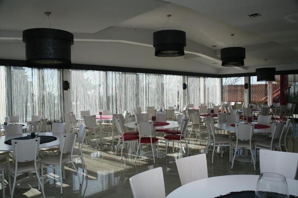 ASSEMBLY HOTEL 37/45