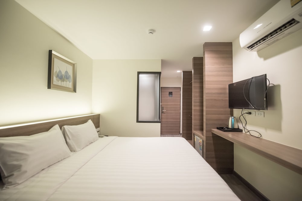 Sovereign Group Hotel Pratunam Bangkok 11/61