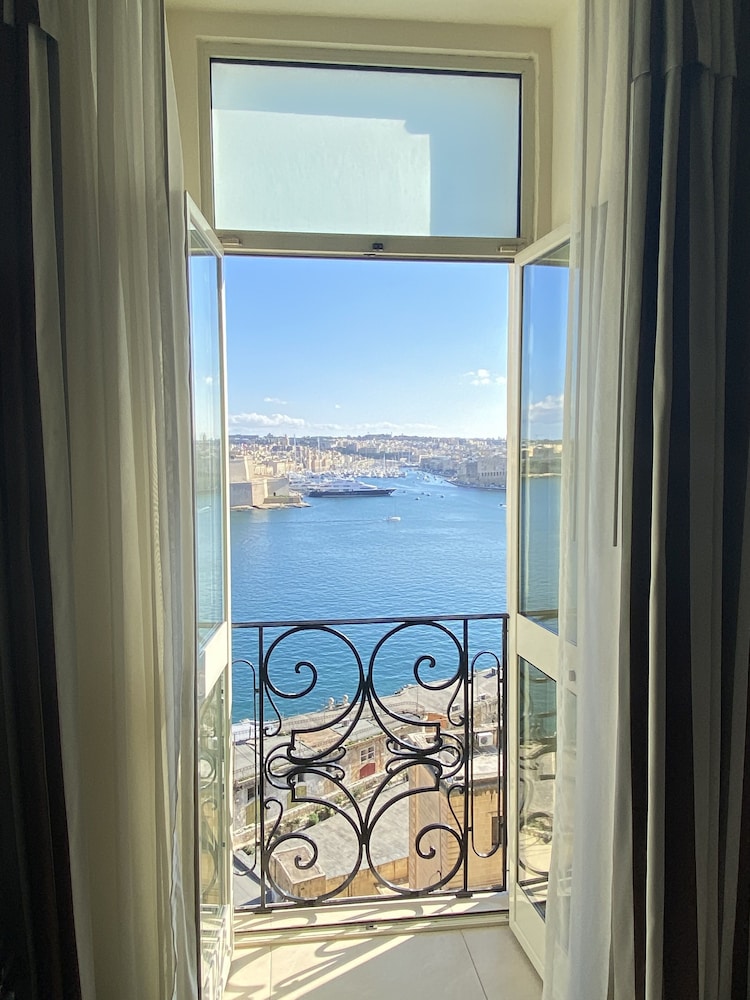 Grand Harbour Hotel 21/45