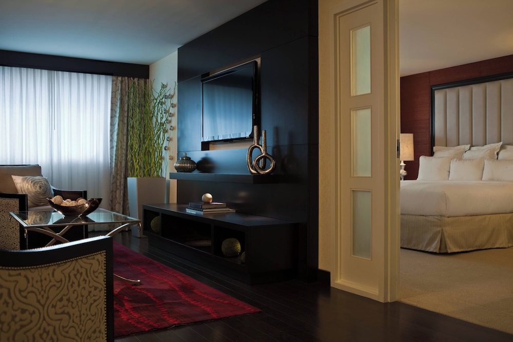 Renaissance Newark Airport Hotel 52/53