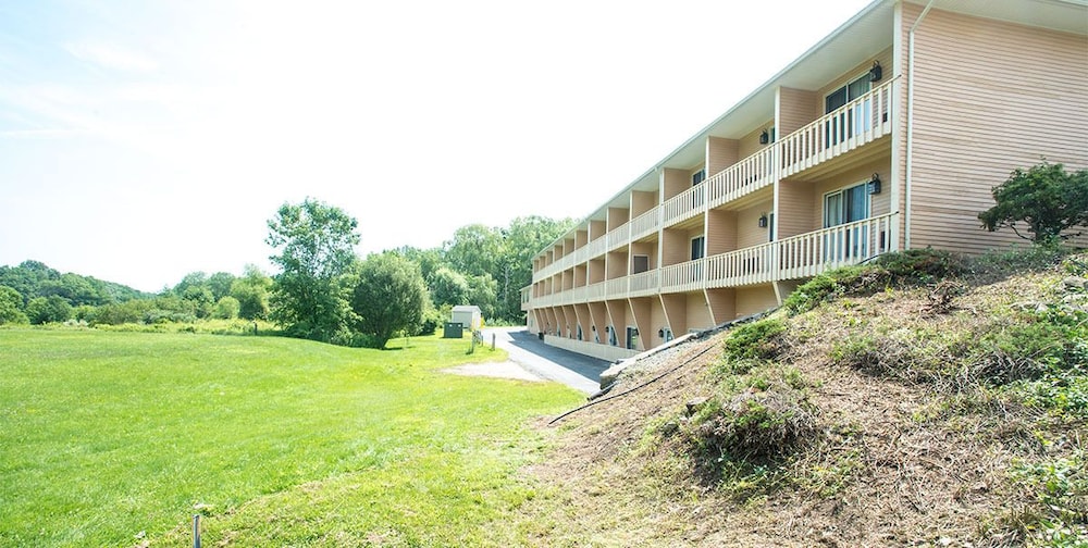 Hampton Falls Inn 3/44