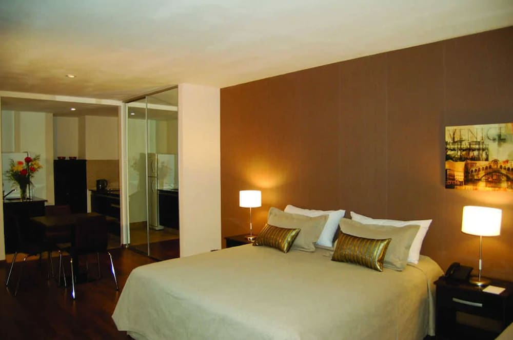 De La Cite Hotel 4/21