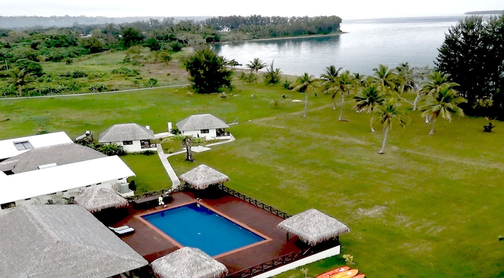 Beachfront Resort 38/50