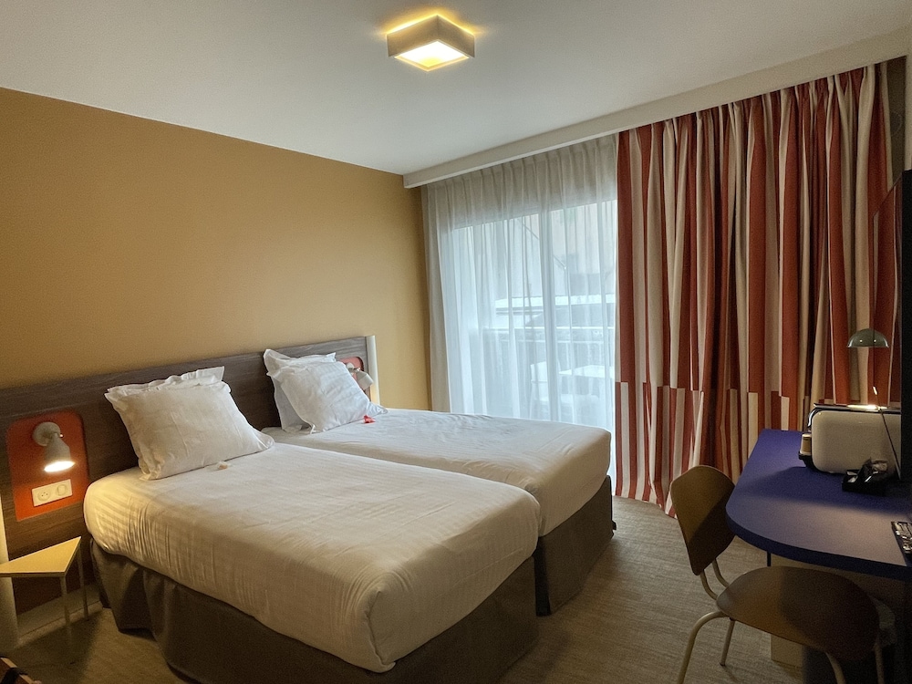 Abrial Hotel 16/58