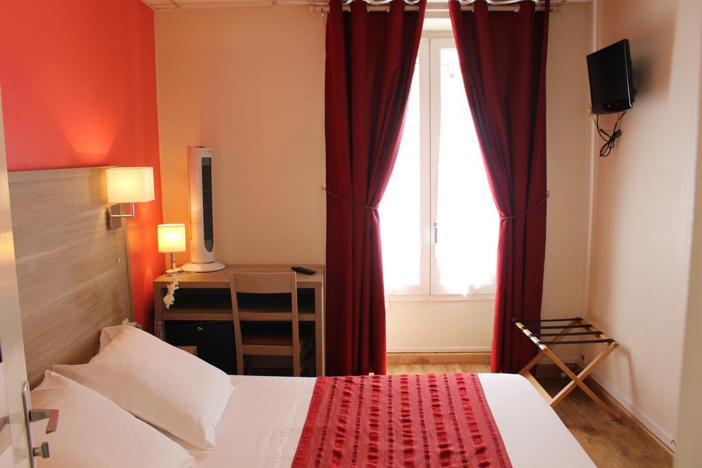 AMADEUS HOTEL 18/40