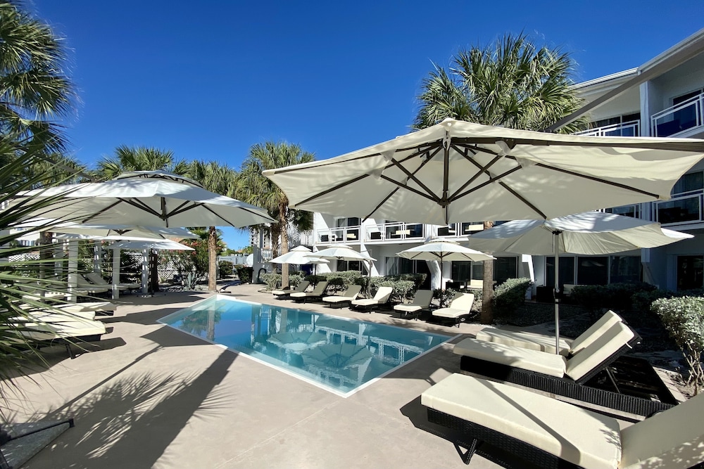 Grace Bay Suites 41/50