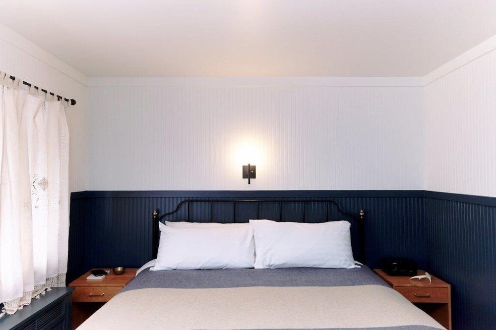 Anvil Hotel 15/65