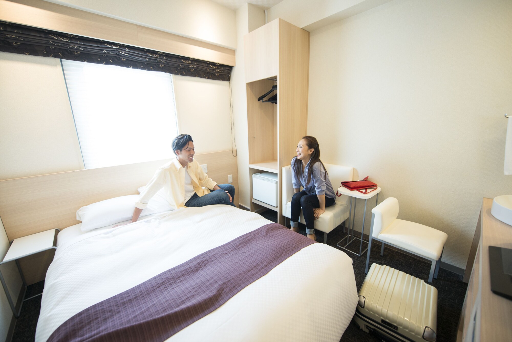 ROOM, DOUBLE BED