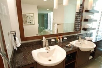 Greektown Casino Hotel 60/62