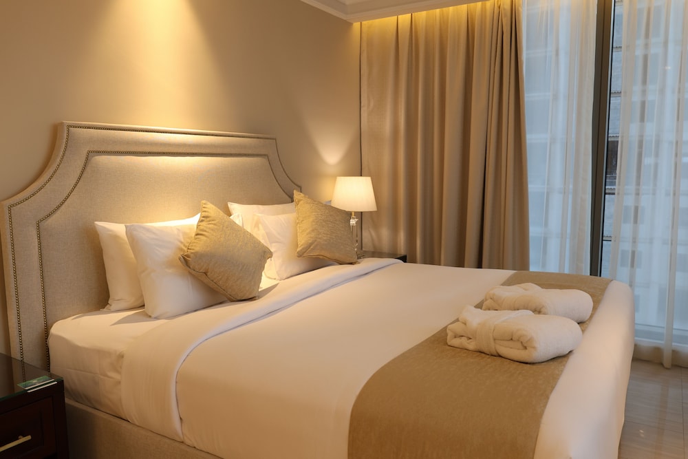 Westpac Hotel & Suites 11/21