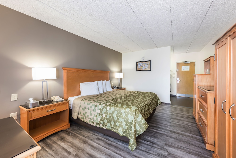 Econo Lodge Quakertown, PA 24/33