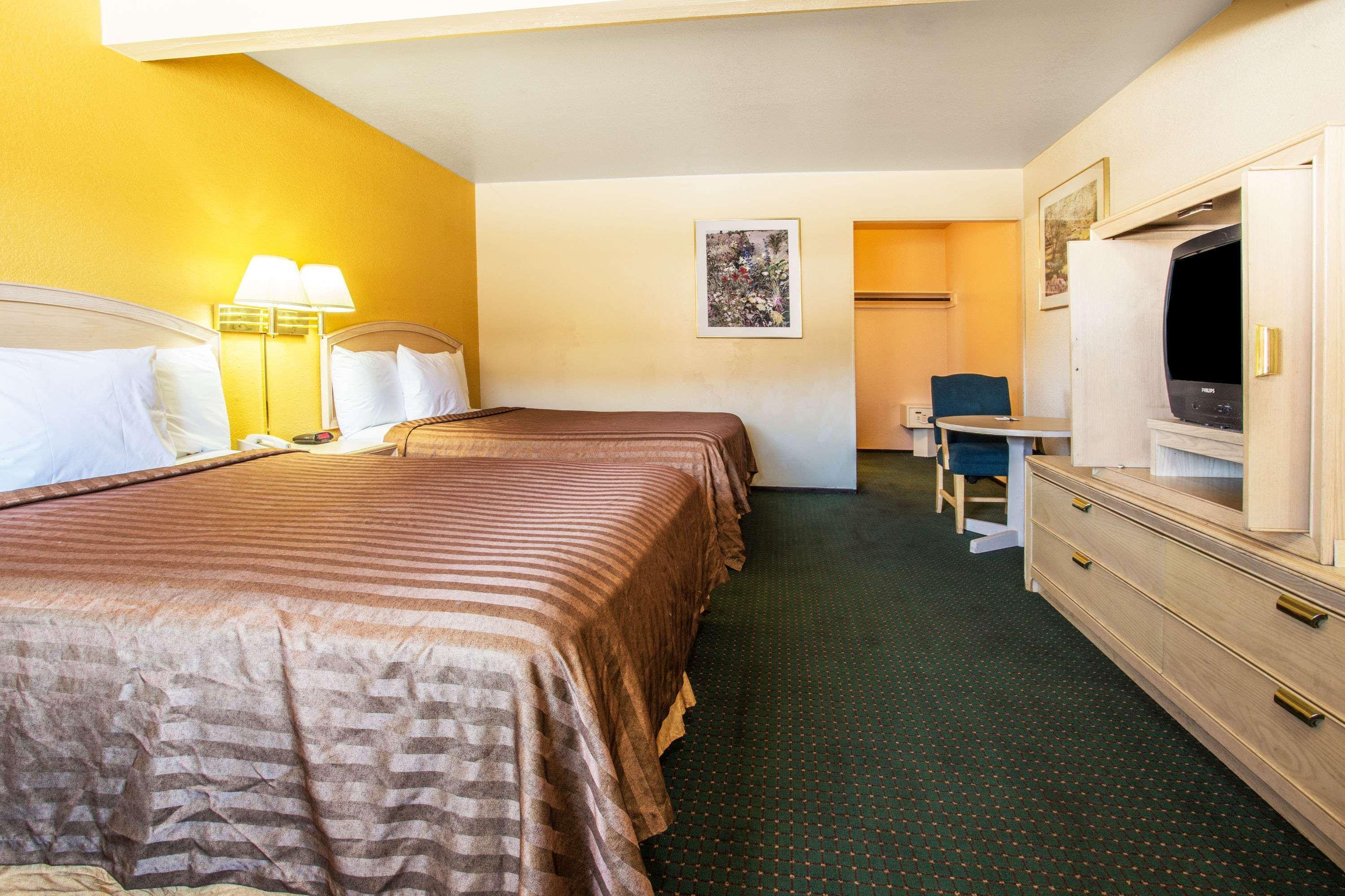 Travelodge By Wyndham Turlock 6/18