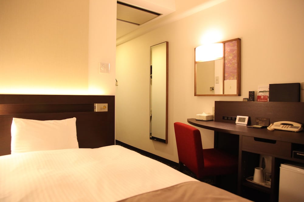 ROOM, SINGLE
