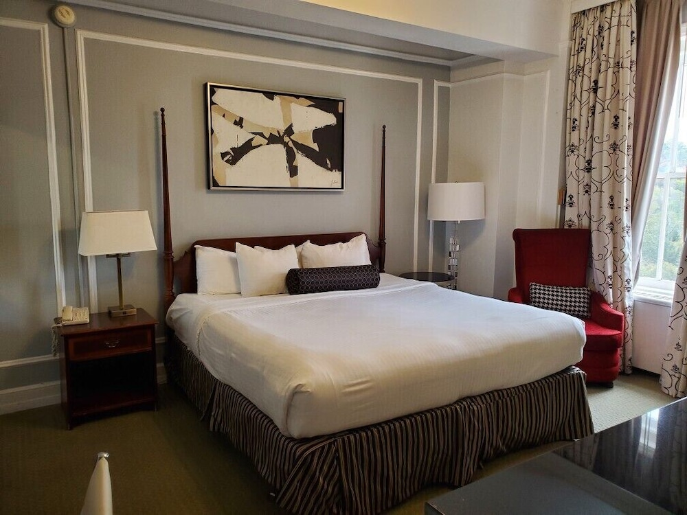 HISTORICAL, KING BED