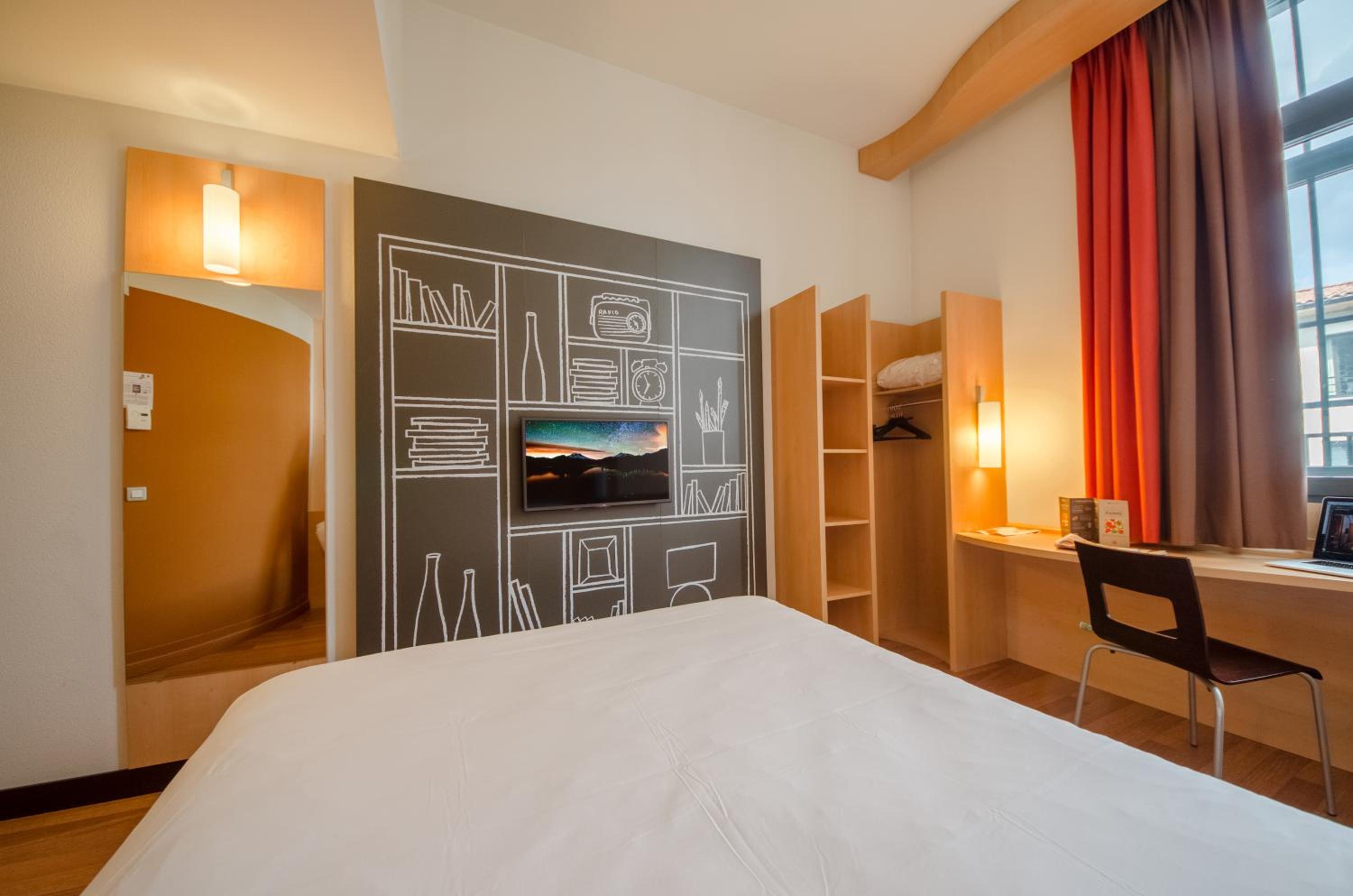 Standard, 1 Double and 1 Single Bed