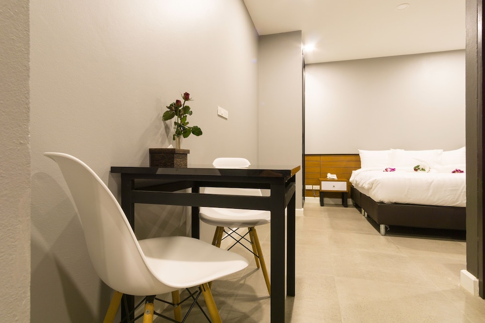 C Cha-Am Hotel 27/68