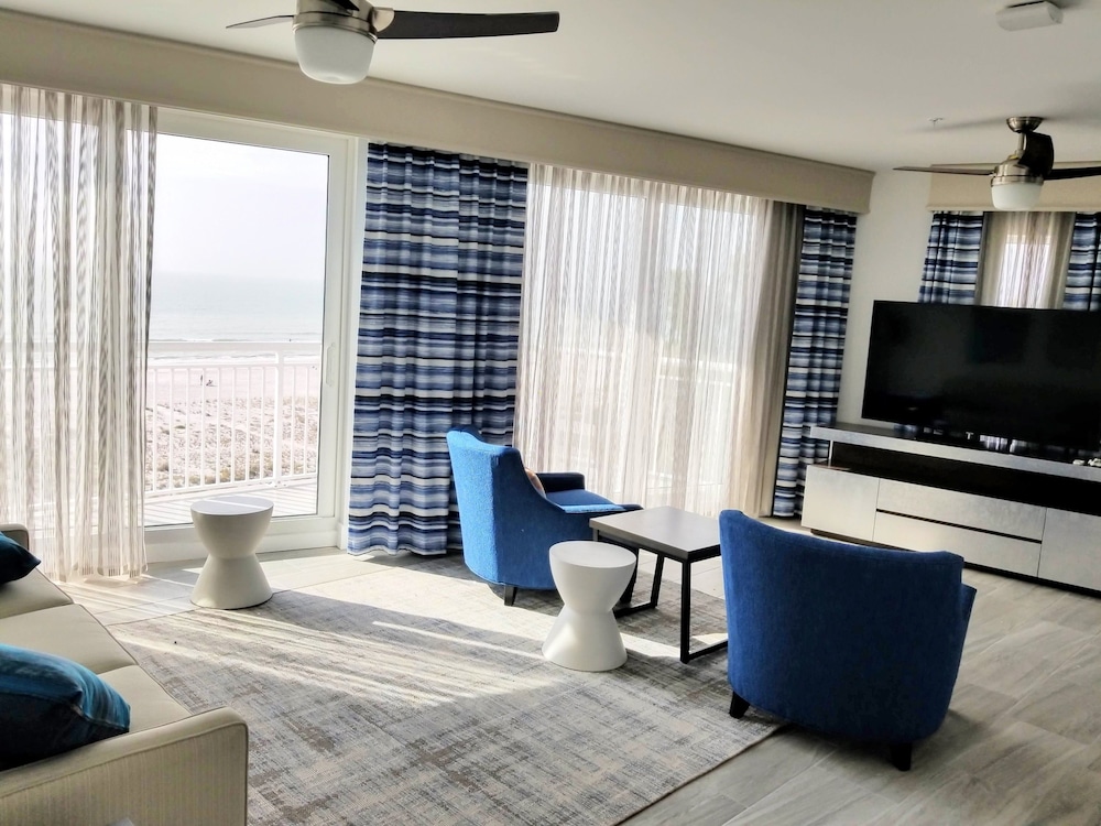 Provident Oceana Beachfront Suites 47/77