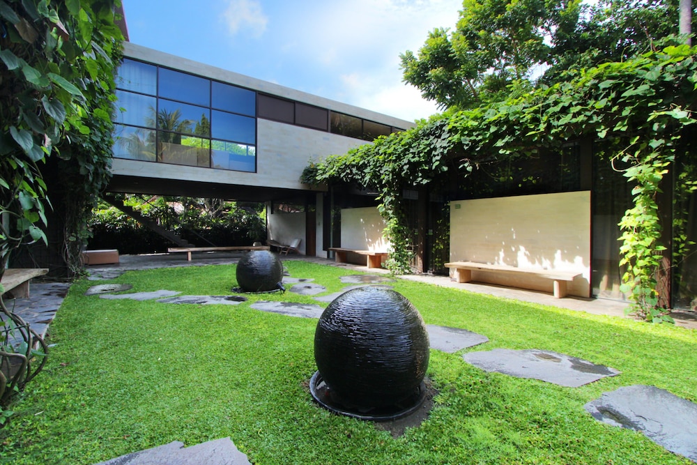 Clio Apartments 34/45