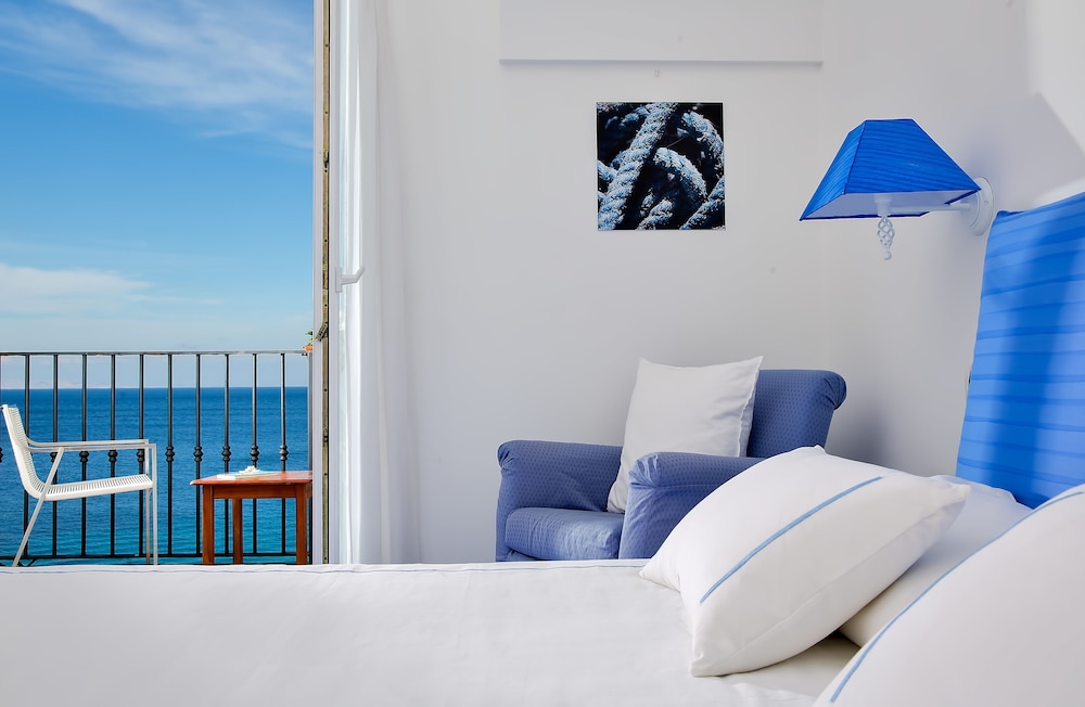 Relais Maresca Luxury Small Hotel 51/71