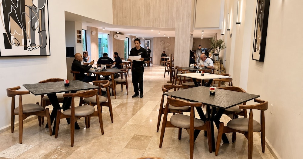 La Posada Hotel &amp; Suites 40/68