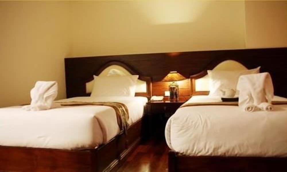 Arawan Riverside Hotel 24/65