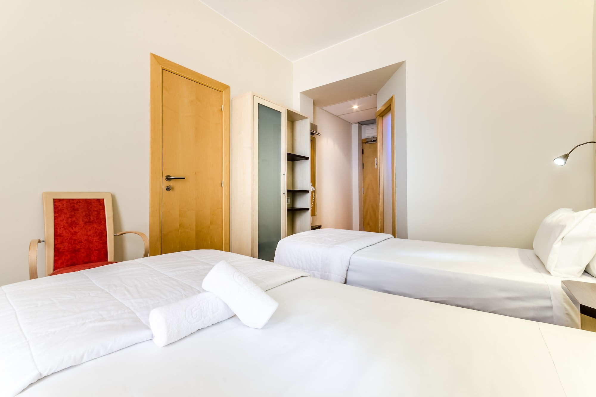 ROOM, DOUBLE OR TWIN BED