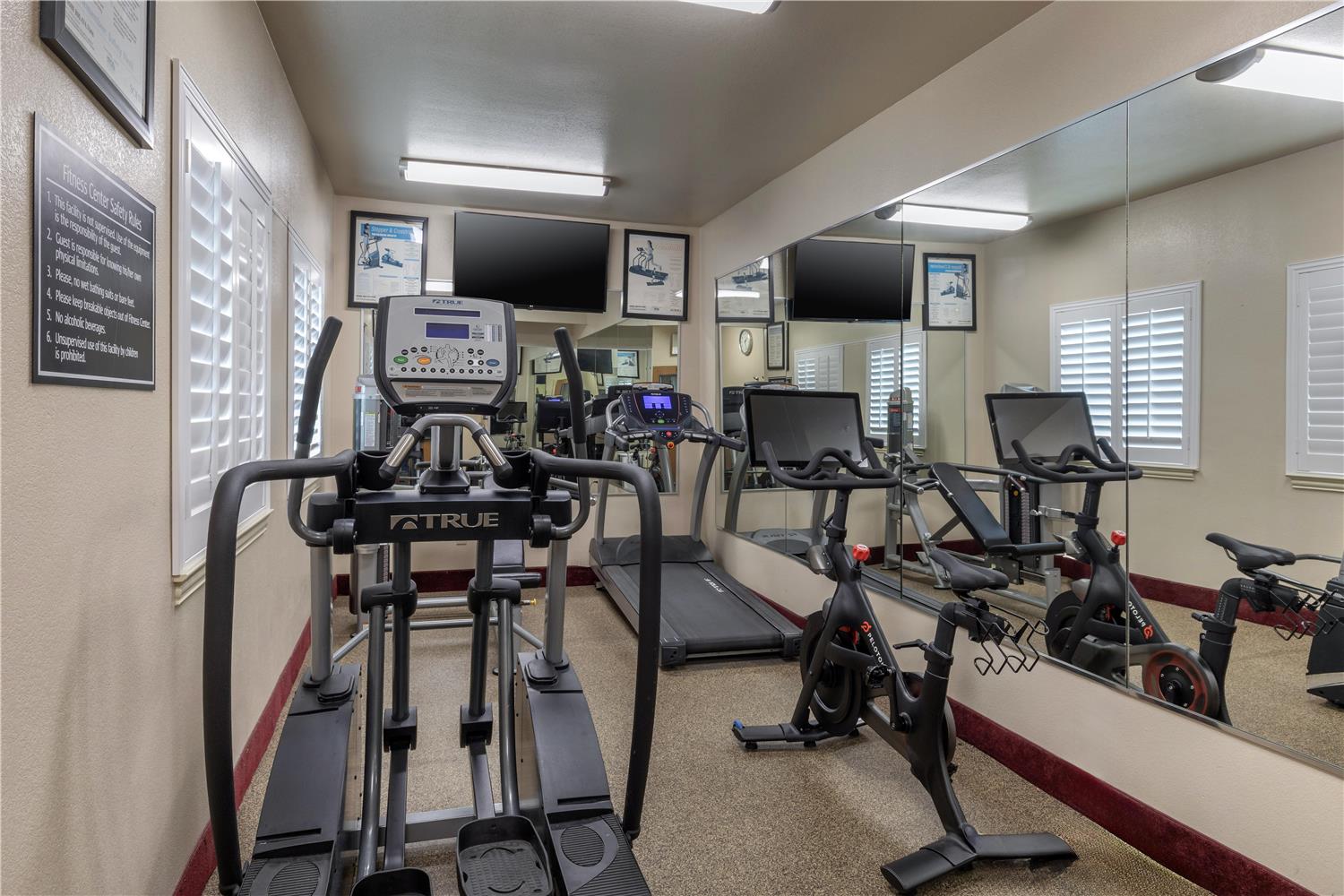 Best Western Plus Denton Inn & Suites 5/10