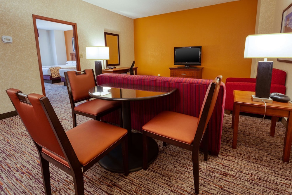 Drury Inn and Suites Northeast Indianpolis 42/48