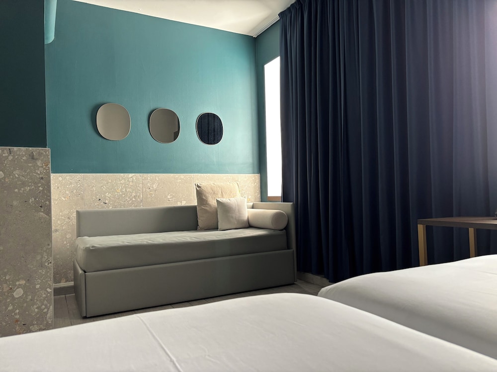 FAMILY, DOUBLE AND TWIN BEDS