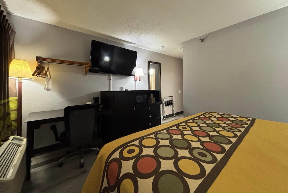 Super 8 by Wyndham Chenoa 24/34