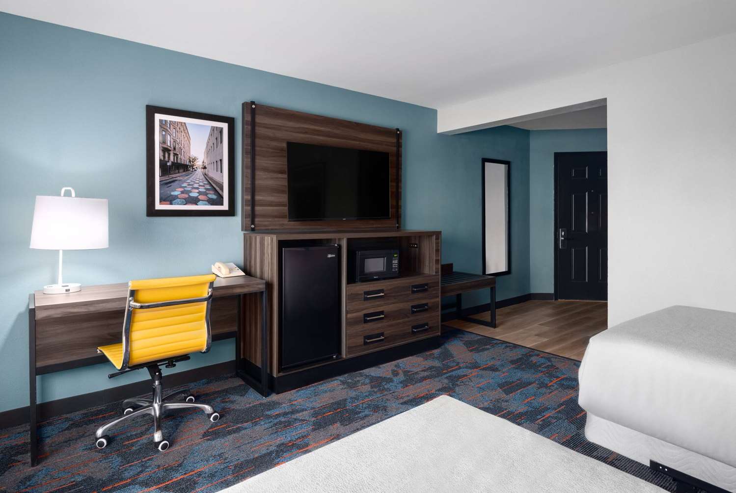 La Quinta Inn & Suites by Wyndham Greensboro NC 45/55