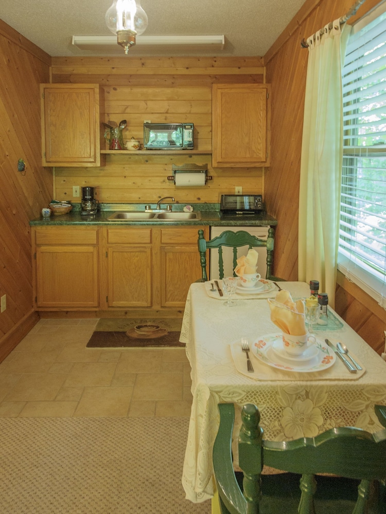 Blue Mountain Mist Country Inn 32/63