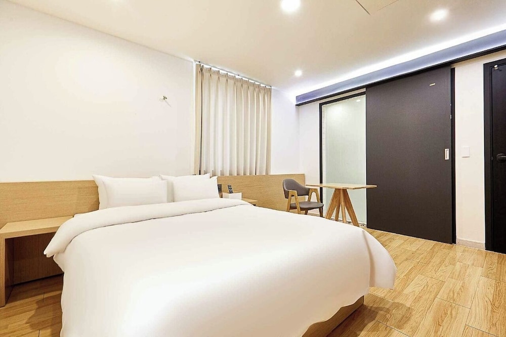 1962 Business Hotel 26/50
