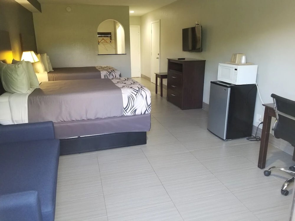 Regency Inn & Suites Houston East I 10 37/52