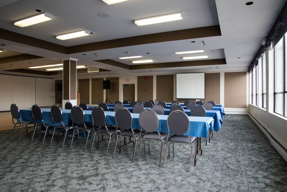 Highliner Plaza Hotel Conference Centre 45/56
