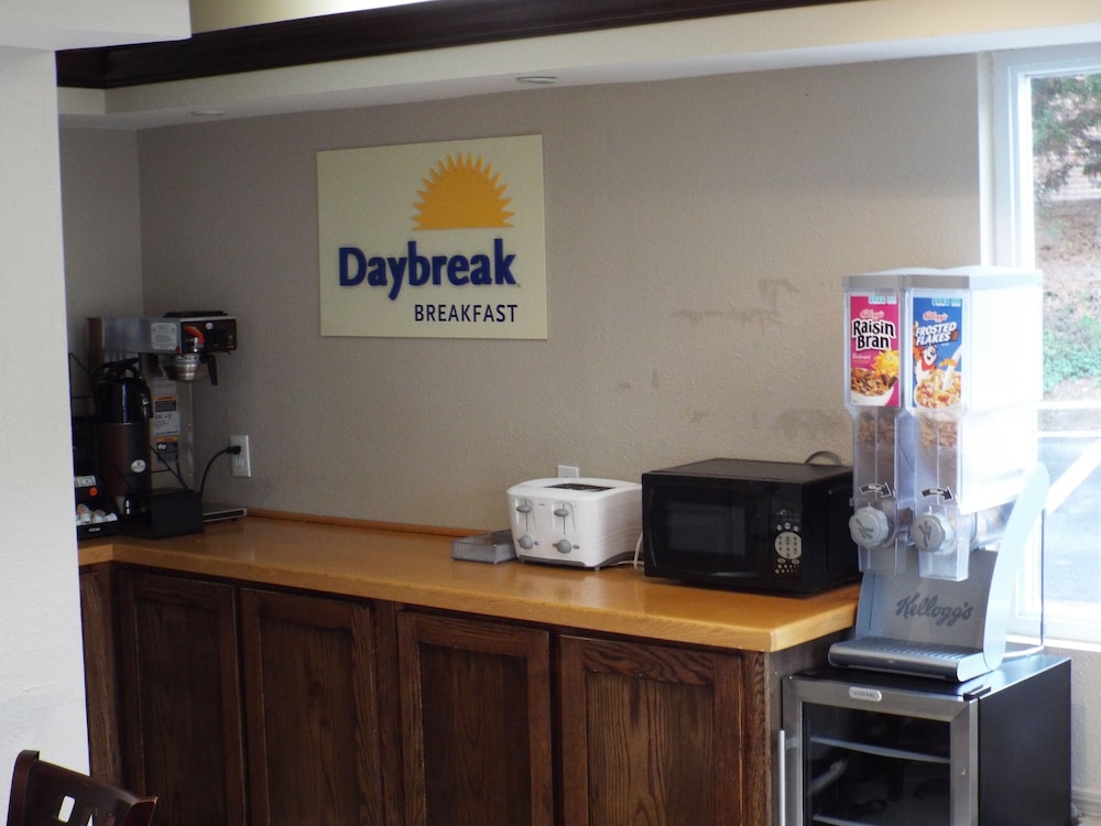 Days Inn by Wyndham Dahlonega 11/49
