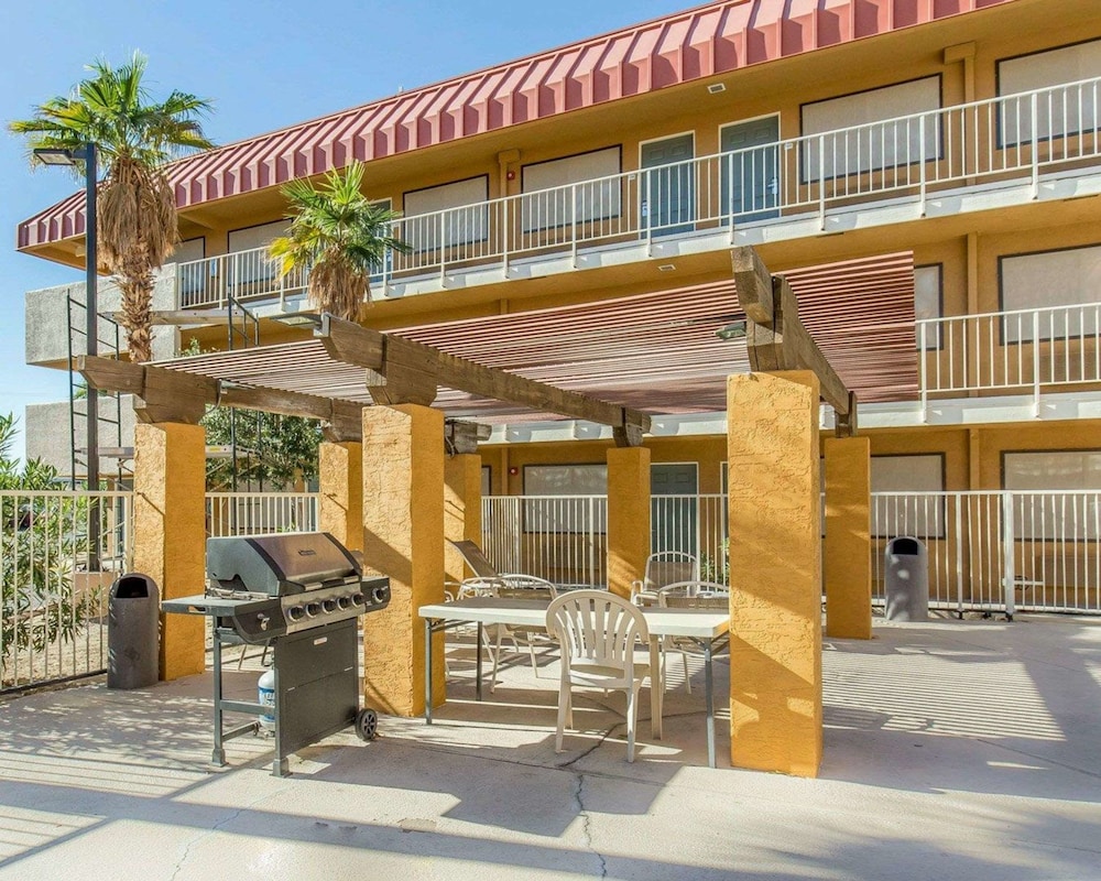 Quality Inn Needles, CA 34/34