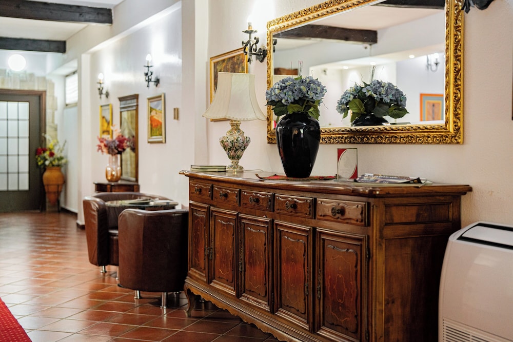 Lobby at Vila Belvedere, KAVAJE