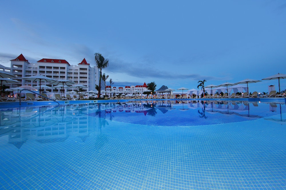 Bahia Principe Escape Runaway Bay 7/70