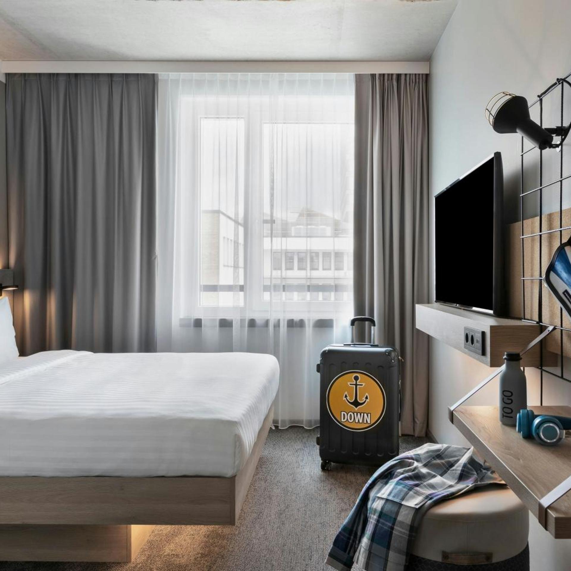 Moxy Sleeper, Queen Bed
