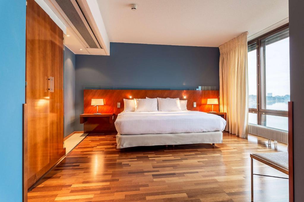 SUITE, KING BED, SEA VIEW