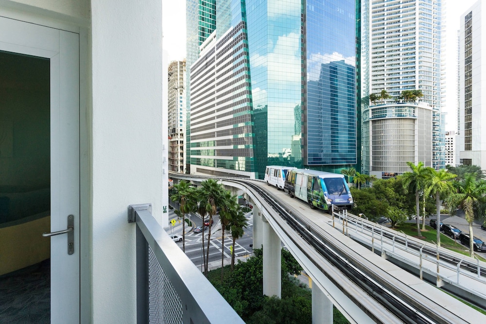 Courtyard By Marriott Miami Downtown 17/52