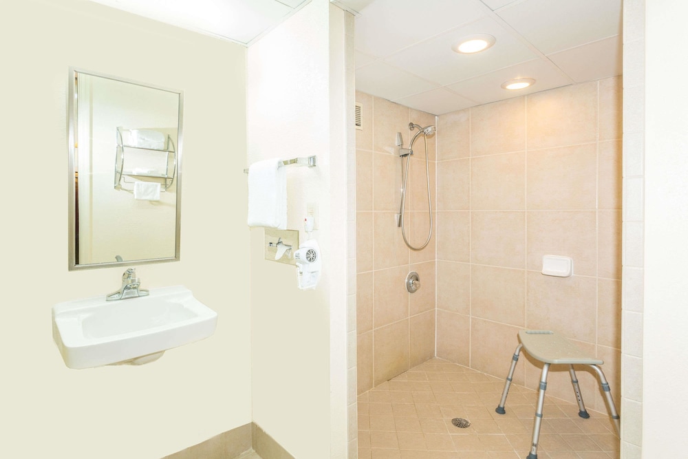 Days Inn by Wyndham Valdosta/Near Valdosta Mall 22/41
