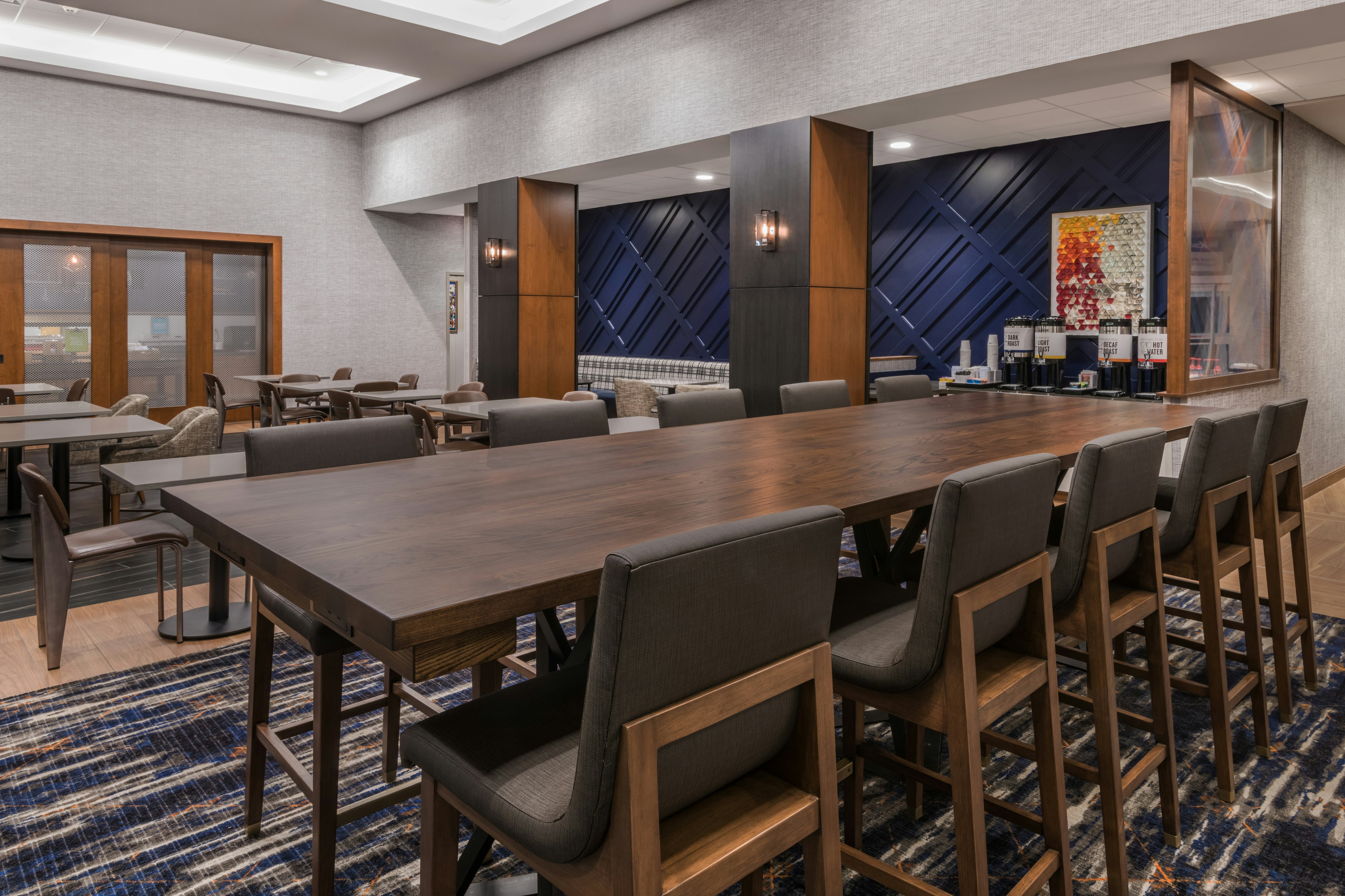Hampton Inn and Suites Fort Wayne Downtown 33/53