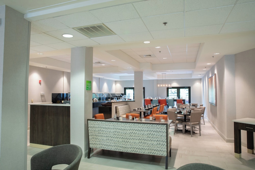 Holiday Inn Hotel And Suites Raleigh Cary I 40 Walnut St 49/68