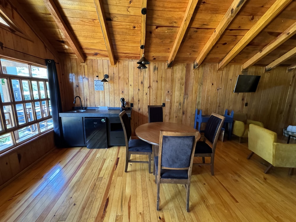 PINE TREE Hotel Boutique and Cabanas 38/56